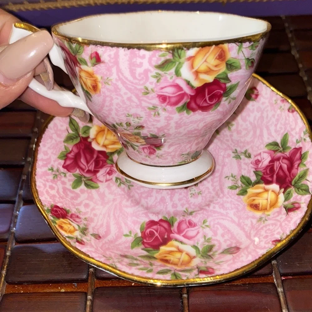 BOX42 Rare, Royal Albert Old Country Roses Dusty Pink Lace Tea Cup and Saucer